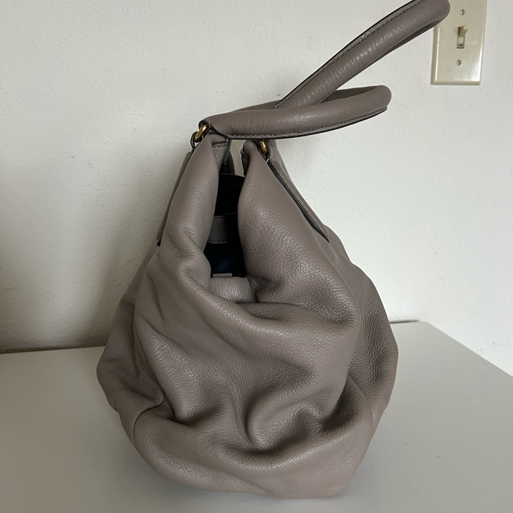 Marc Jacobs Classic Q Fran Leather Hobo shoulder hand bag in cement gray - Picture 7 of 14